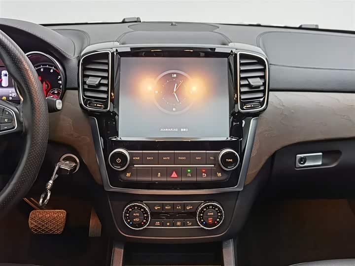 BAIC BJ 90 2021 4.0 T — фото 12