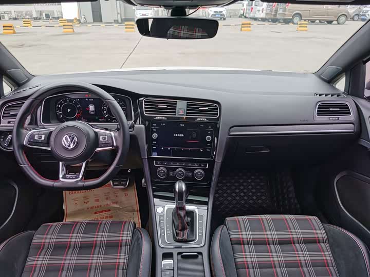 Volkswagen GTI 2019 2.0 TSI GTI V — фото 8