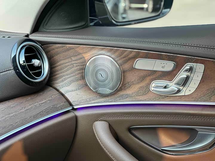 Mercedes-Benz E-Class 2022 E 300 L Luxury — фото 18