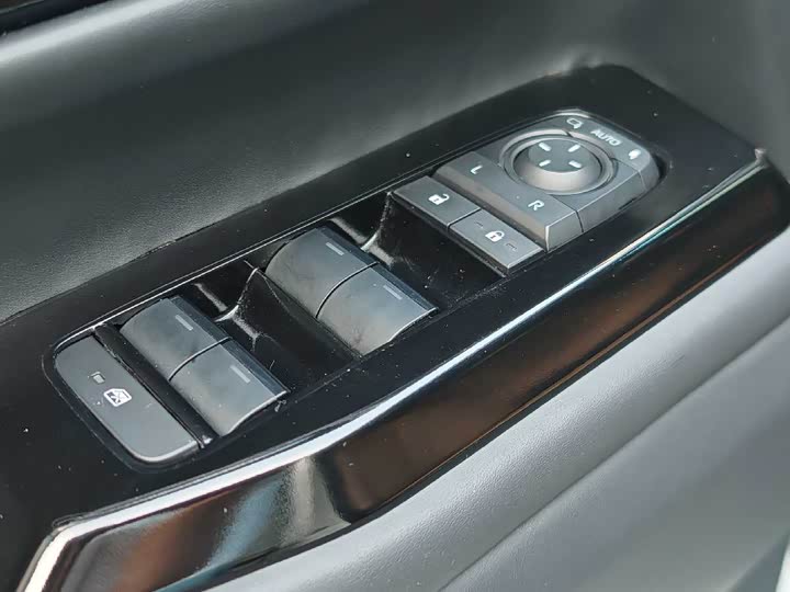 Toyota Prado — фото 16