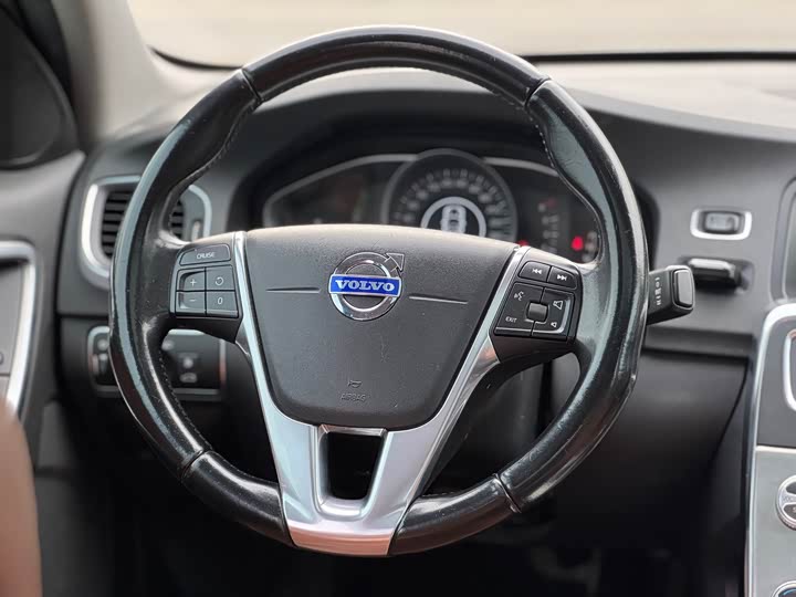 Volvo S60 2015 S 60 L 2.0 T — фото 13