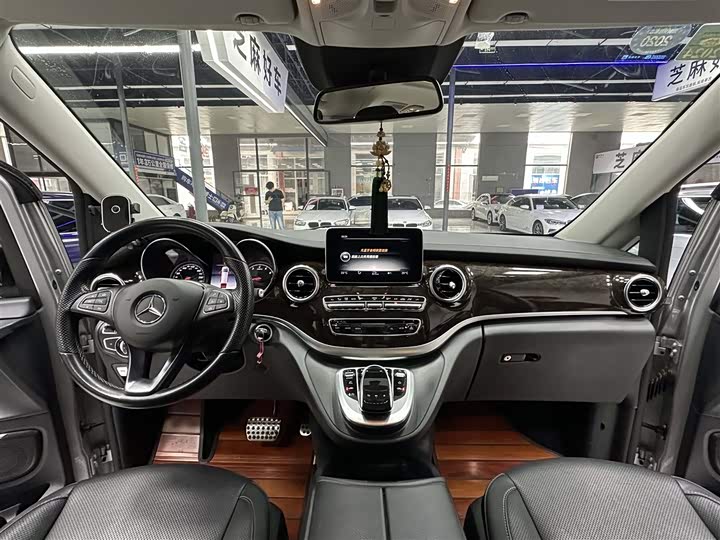 Mercedes-Benz V-Class 2018 V 260 V — фото 10