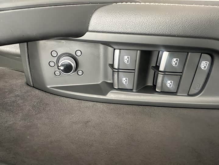 Audi Q5L Sportback 2021 40 TFSI Luxury — фото 4