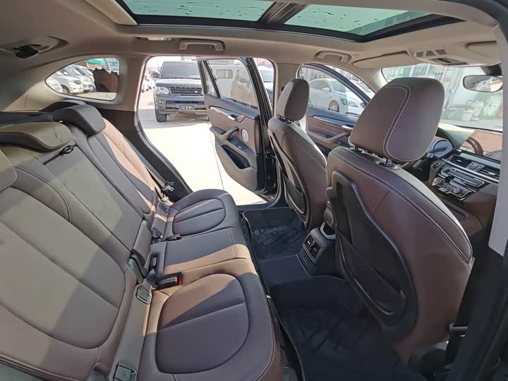 BMW X1 2021 s Drive 25 Li Leading — фото 14