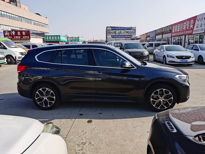 BMW X1 2021 s Drive 25 Li Leading — фото 5