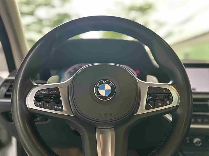 BMW 3-Series 2020 325i M — фото 13