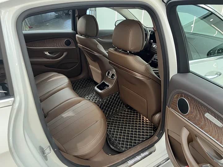 Mercedes-Benz E-Class 2023 E 260 L — фото 11