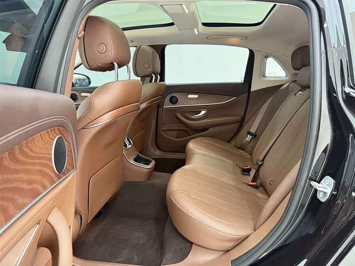 Mercedes-Benz E-Class 2023 E 300 L — фото 17
