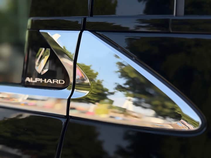 Toyota Alphard — фото 18