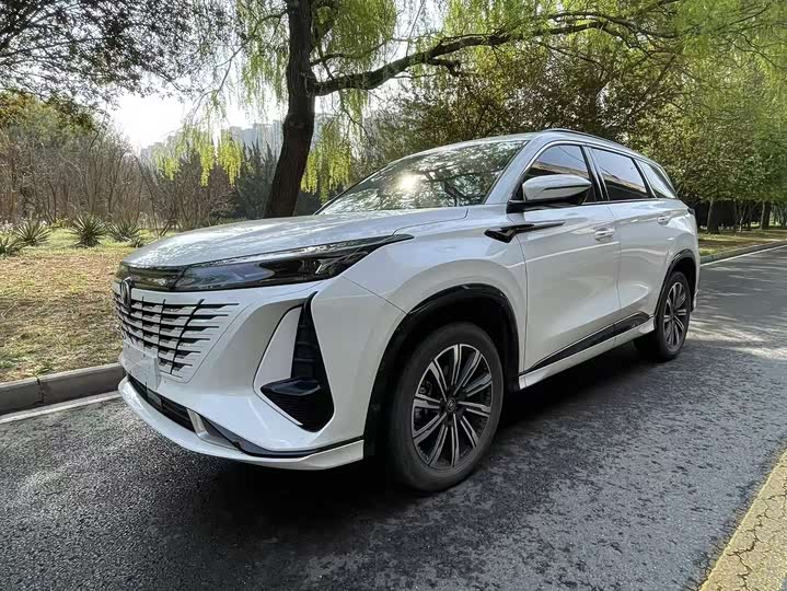 Changan CS75 PLUS 2023 2.0 T ATPremium — фото 1