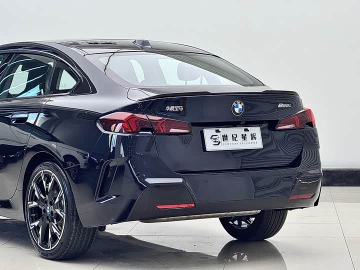 BMW 2-Series 2025 225 L M — фото 10