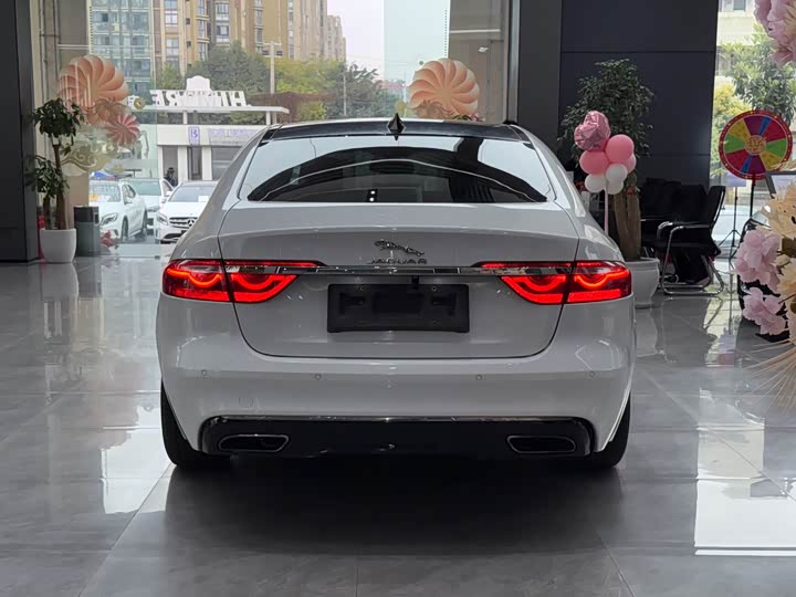 Jaguar XFL 2017 XFL 2.0 T 200 PS — фото 9