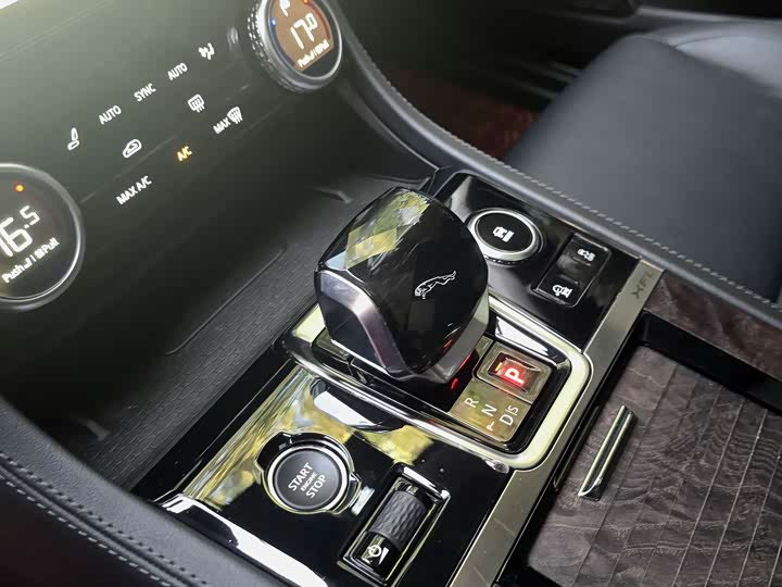 Jaguar XFL 2021 XFL 2.0 T P 250 2 WD — фото 13