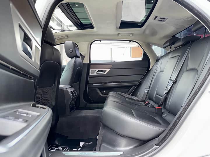 Jaguar XFL 2017 XFL 2.0 T 200 PS — фото 6