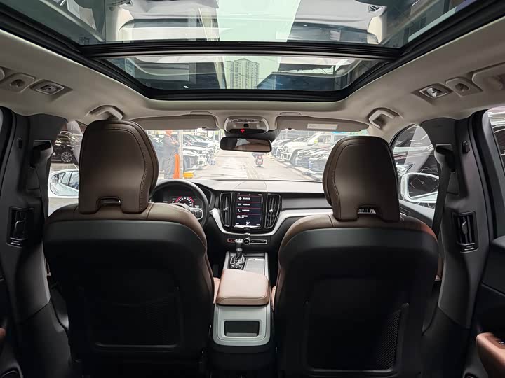 Volvo XC60 2019 T 5 4 WD V — фото 18