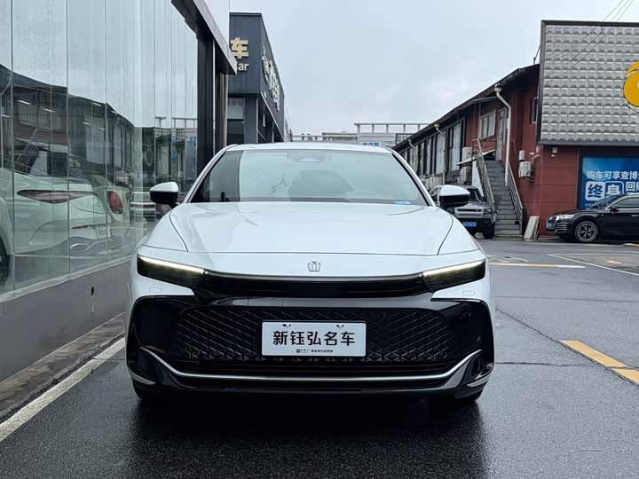 Toyota Sport 2023 2.5 L Sport Cross HEV 2 WD — фото 1