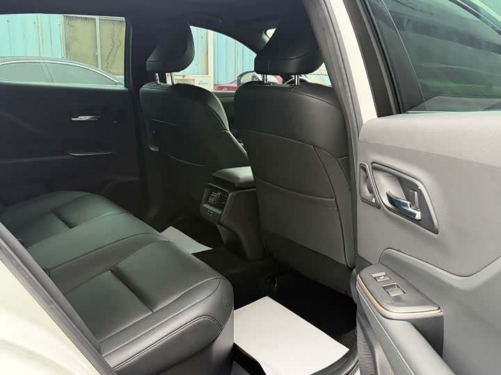 Toyota Sport 2023 2.5 L Sport Cross HEV 2 WD — фото 17