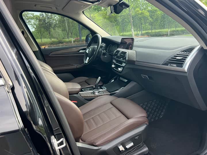 BMW X3 2019 x Drive 28i — фото 17