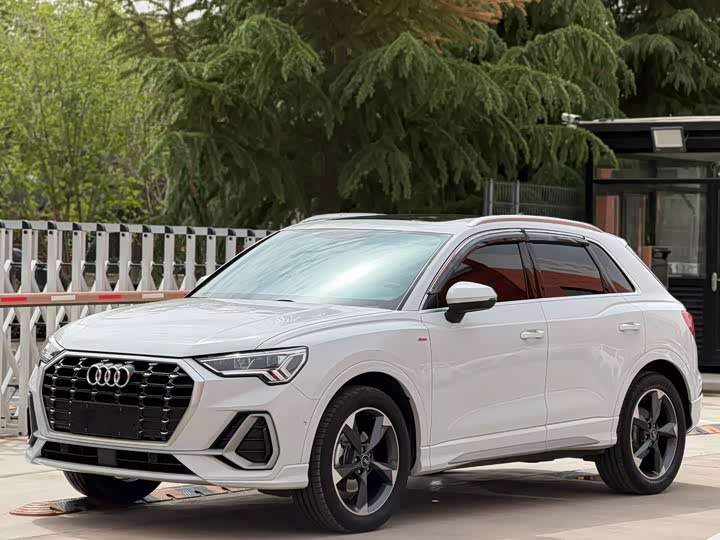 Audi Q3 2023 35 TFSI (1.5 T) — фото 1