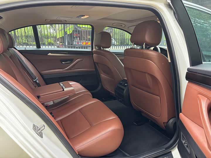 BMW 5-Series 2017 525 Li Leading — фото 10