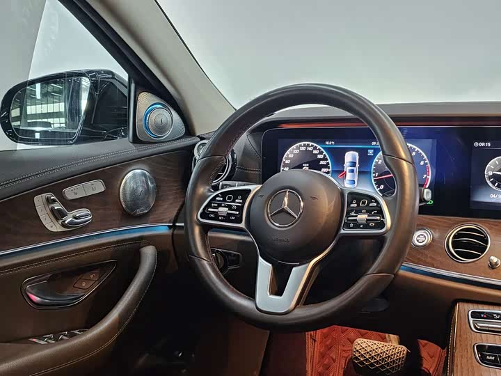 Mercedes-Benz E-Class 2019 E 300 L — фото 5