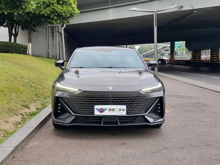 Changan UNI-V 2023 1.5 T Premium — фото 2