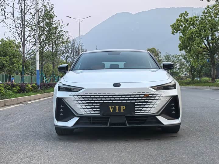 Changan UNI-V 2023 1.5 T — фото 2