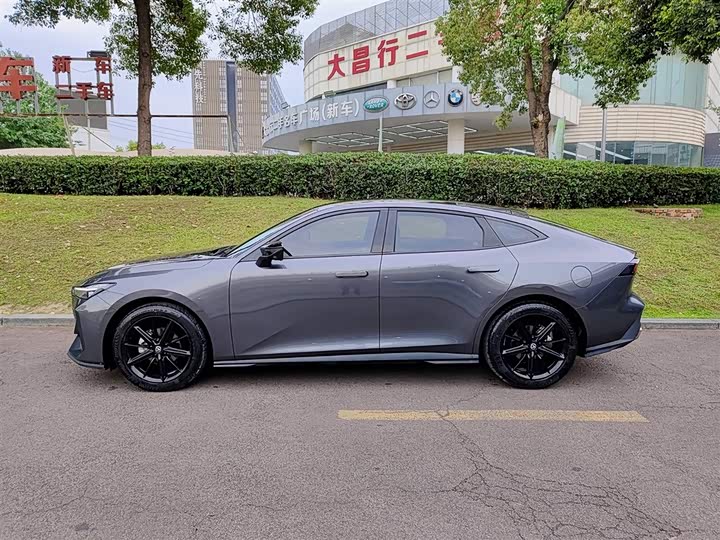 Changan UNI-V 2023 1.5 T Premium — фото 3