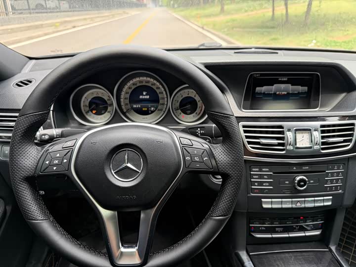 Mercedes-Benz E-Class 2015 E 260 L Sport — фото 11
