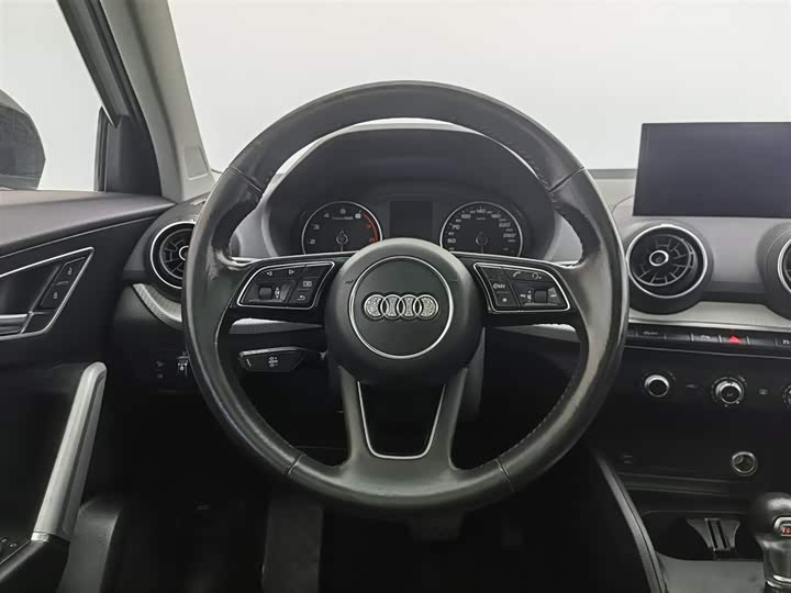 Audi Q2L 2020 35 TFSI — фото 11