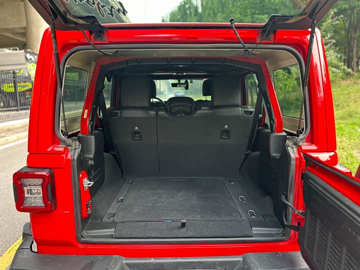 Jeep Wrangler — фото 18