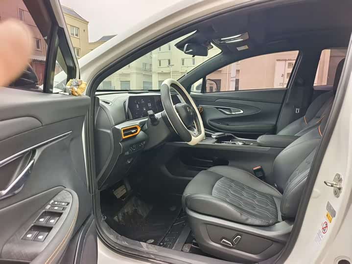 Changan UNI-T 2022 1.5 T Premium — фото 6