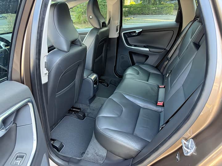 Volvo XC60 2015 T 5 — фото 12