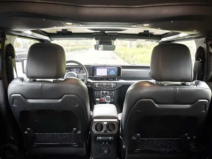 Jeep Wrangler — фото 10