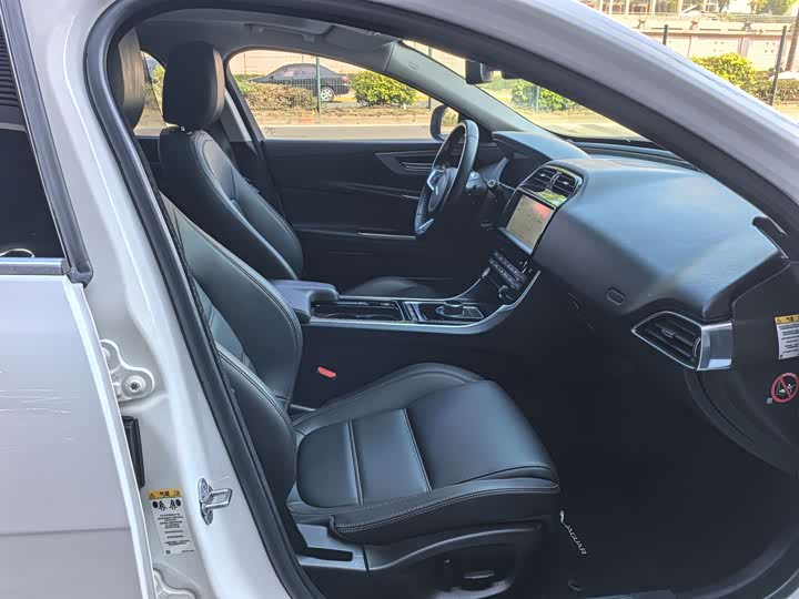 Jaguar XEL 2019 2.0 T 200 PS — фото 7