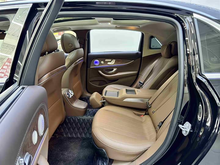 Mercedes-Benz E-Class 2023 E 300 L Luxury — фото 6