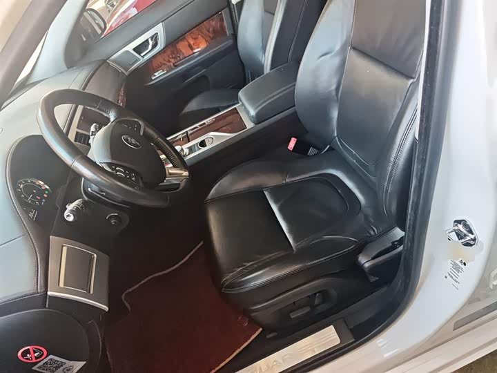 Jaguar XF 2015 XF 2.0 T — фото 15