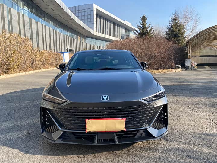 Changan UNI-V 2022 1.5 T — фото 2