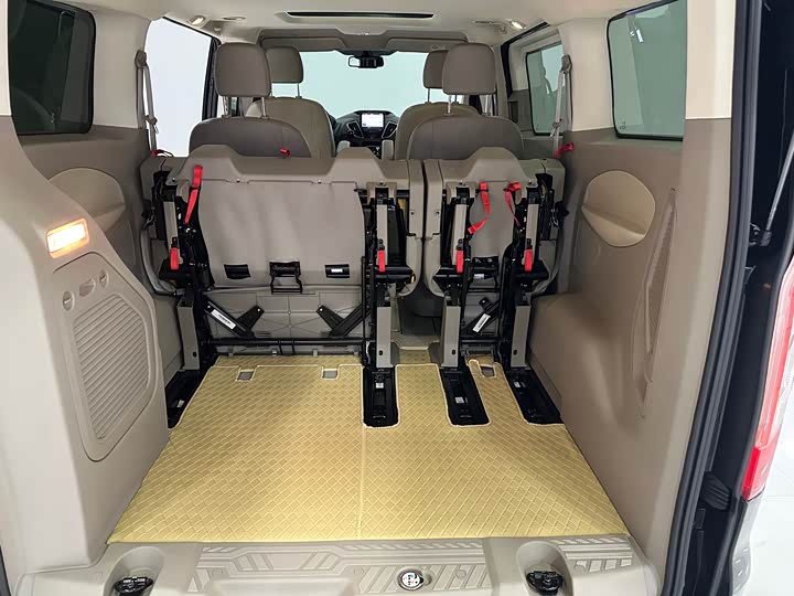 Ford Tourneo — фото 14