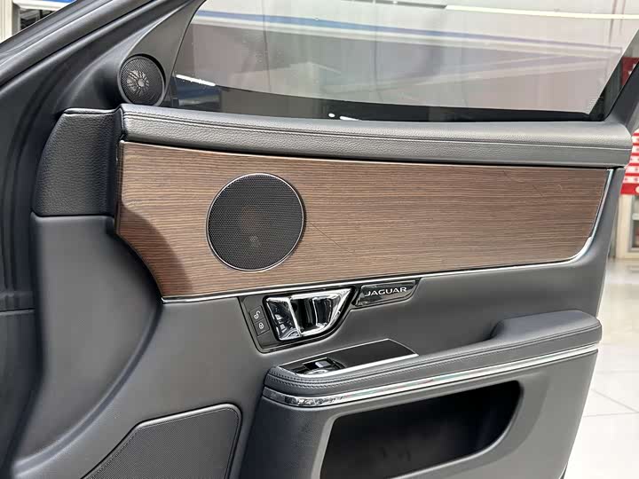 Jaguar XJ 2016 XJL 3.0 SC 2 WD — фото 17