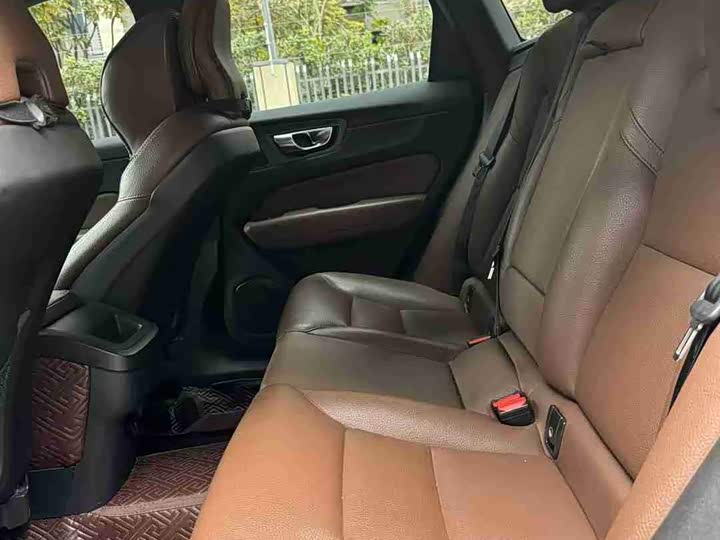 Volvo XC60 2022 B 5 4 WD — фото 10