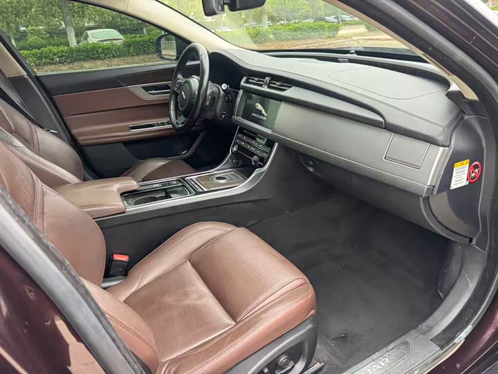 Jaguar XFL 2017 XFL 2.0 T 240 PS — фото 15