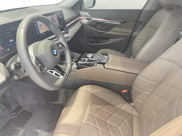 BMW 5-Series 2025 530 Li Leading M — фото 8