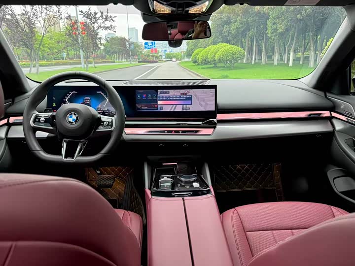 BMW 5-Series 2025 530 Li Leading M — фото 7