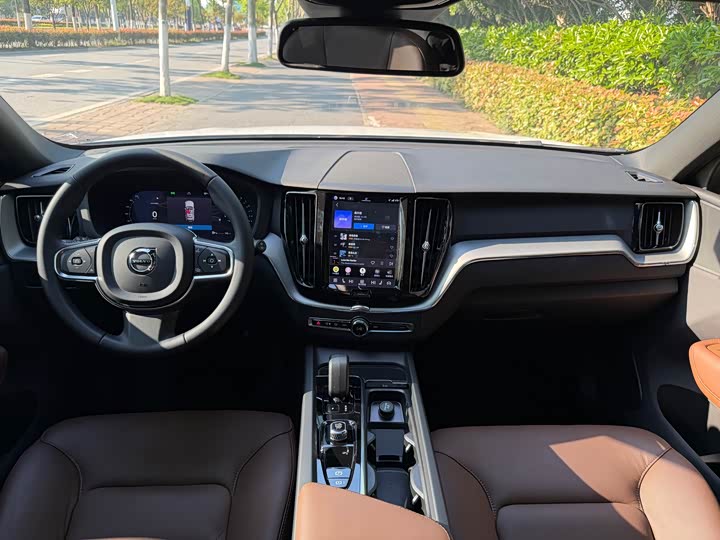 Volvo XC60 2023 B 5 4 WD — фото 5
