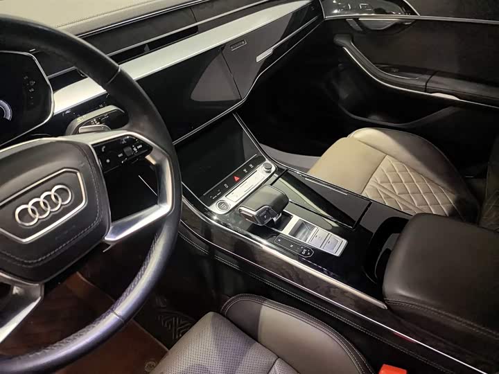 Audi A8 2023 A 8 L 50 TFSI quattro — фото 9
