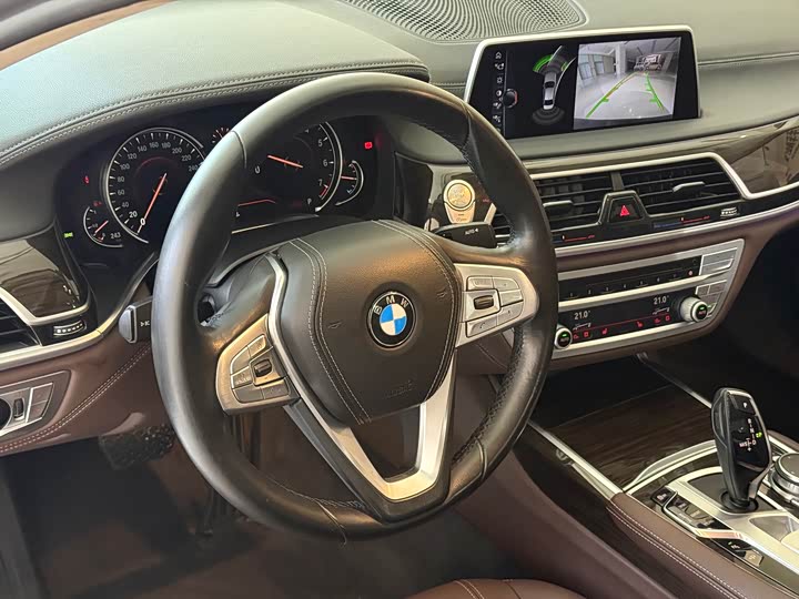 BMW 7 Series 730Li продвинутая — фото 7