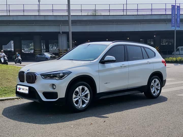 BMW X1 2016 s Drive 18 Li — фото 1
