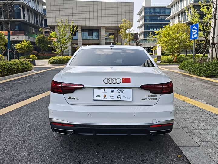 Audi A4L 40 TFSI люкс-динамик — фото 5