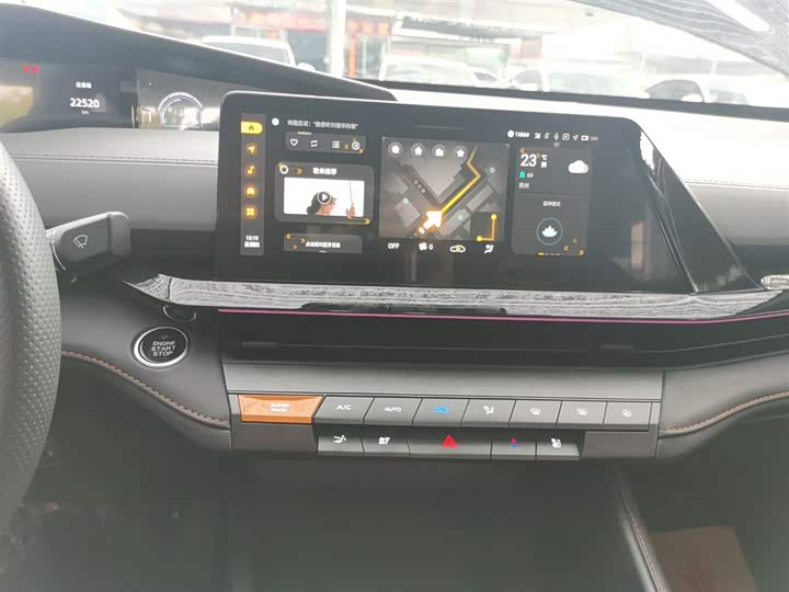 Changan UNI-V 2024 1.5 T Premium — фото 13